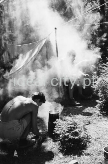 Tourists camp on the trail.

  photo: Henryk Makarewicz/idealcity.pl