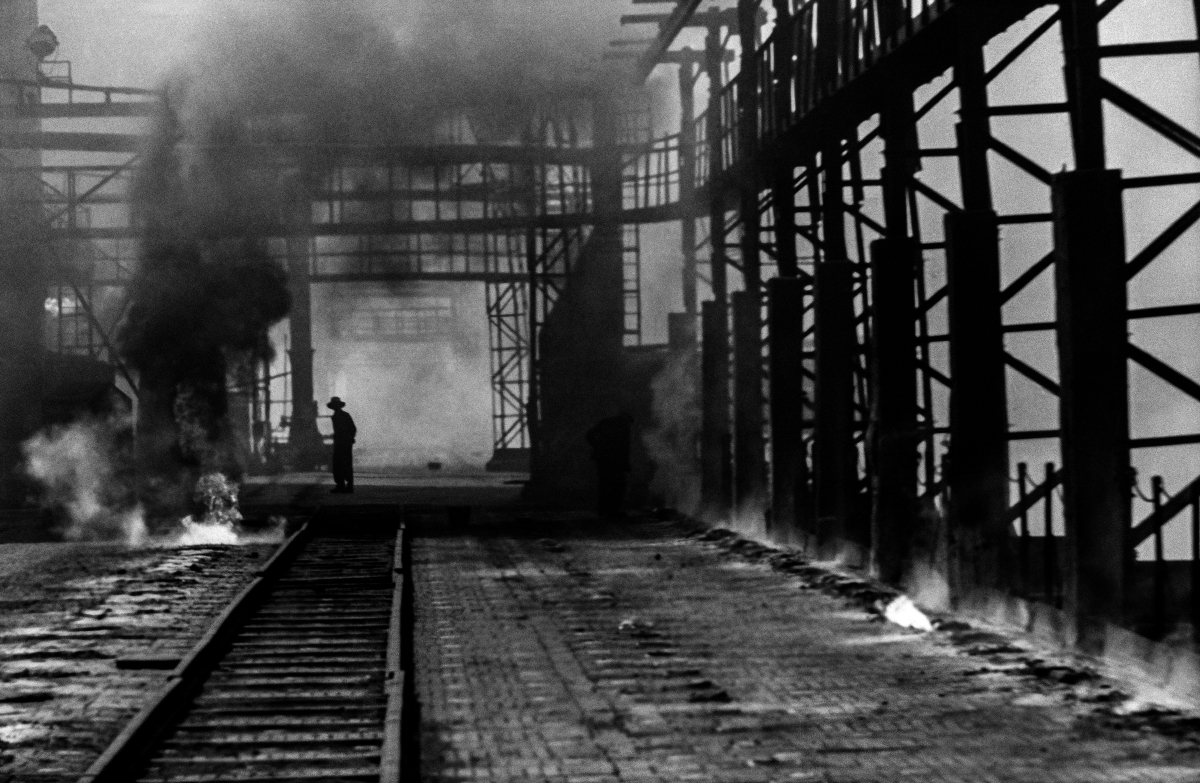 The inclined figure of a man in the perspective of openwork, smoky structures.