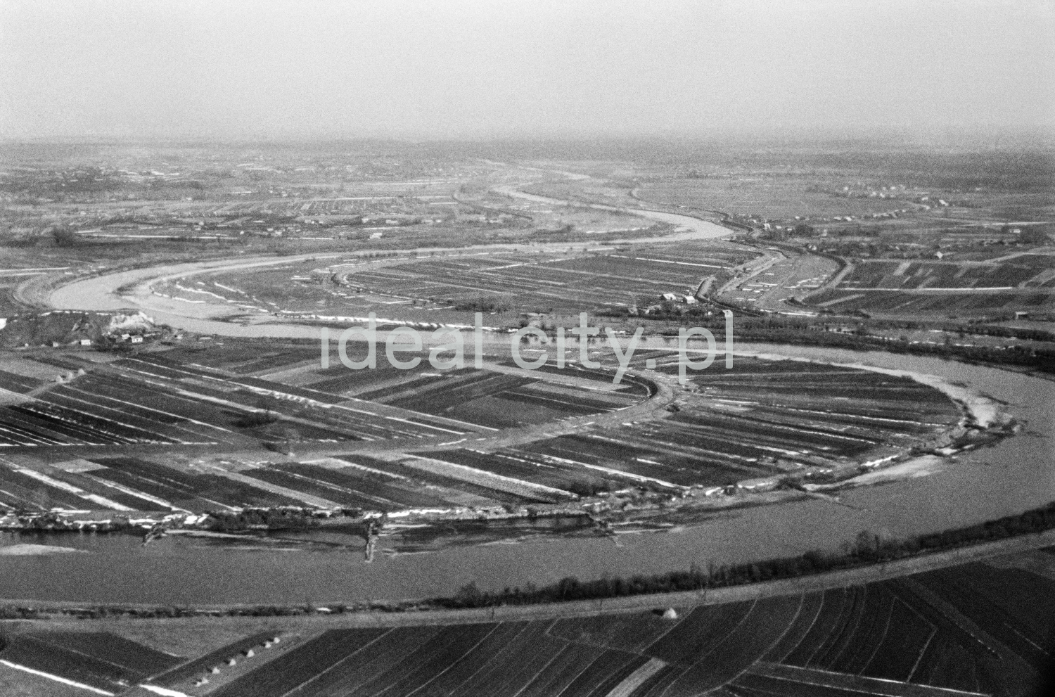A bird's-eye view of the arable fields along the meandering Vistula.