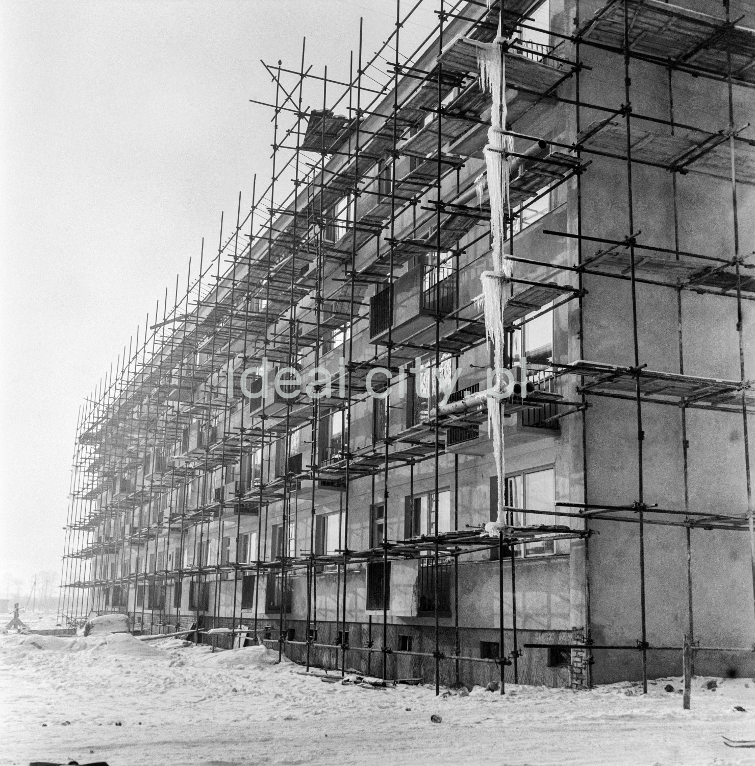 Icicle-covered scaffolding on the facade of an apartment block.