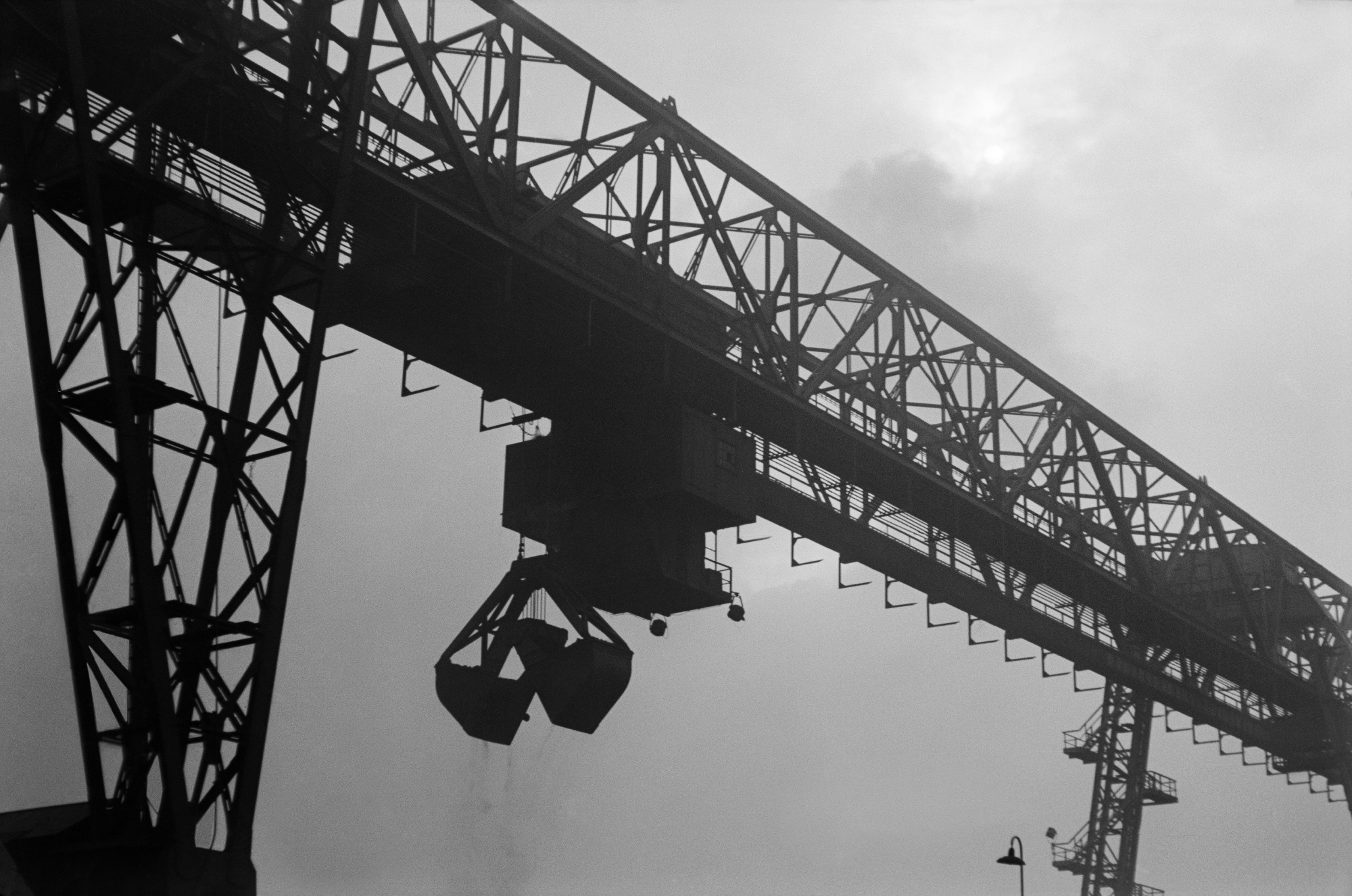 Bottom view of the openwork structure.