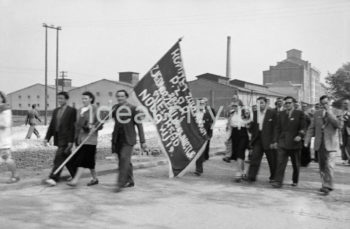 Defilada pierwszomajowa, reprezentanci Zjednoczenia Budownictwa Miejskiego, Kraków, 1 maja 1951.

fot. Wiktor Pental/idealcity.pl



