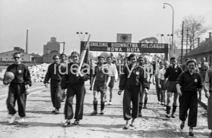 May Day Parade, representatives of the Urban Construction Union. Kraków, 1 May 1951.

Defilada pierwszomajowa, reprezentanci Zjednoczenia Budownictwa Miejskiego, Kraków, 1 maja 1951.

Photo by Wiktor Pental/idealcity.pl


