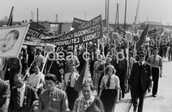 Defilada pierwszomajowa, reprezentanci Zjednoczenia Budownictwa Miejskiego, Kraków, 1 maja 1951.

fot. Wiktor Pental/idealcity.pl


