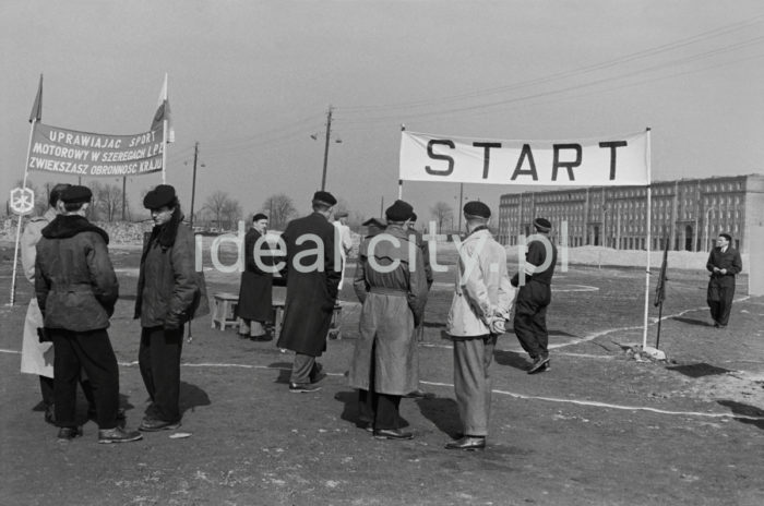 A motorcycle race in Nowa Huta – the start on what is today’s Spółdzielcze Estate; in the background: a building on the Teatralne Estate. Early 1950s. Nowa Huta, Kraków.

Zawody motocyklowe na terenie Nowej Huty - start na terenie dzisiejszego Osiedla Spółdzielczego, w tle zabudowa Osiedla Teatralnego. Początek lat 50. XXw. Nowa Huta, Kraków.

Photo by Wiktor Pental/idealcity.pl
