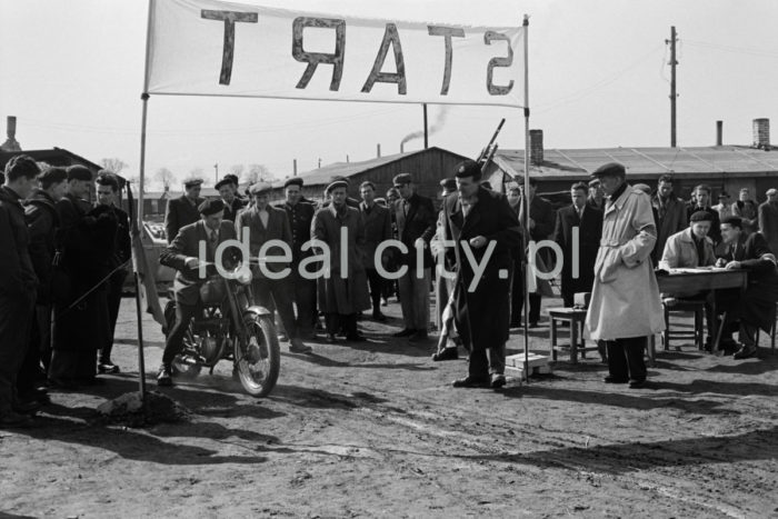 A motorcycle race in Nowa Huta. Early 1950s. Nowa Huta, Kraków.

Zawody motocyklowe na terenie Nowej Huty. Początek lat 50. XXw. Nowa Huta, Kraków.

Photo by Wiktor Pental/idealcity.pl

