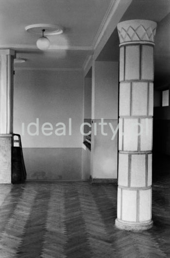 Wnętrze szkoły na Osiedlu Willowym. Lata 50. XXw.


fot. Wiktor Pental/idealcity.pl

