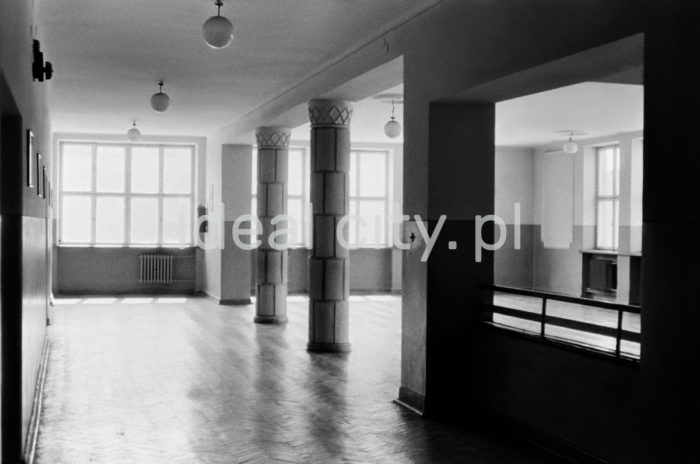 Interior of the Primary School, Willowe Estate. 1950s.

Wnętrze szkoły na Osiedlu Willowym. Lata 50. XXw.

Photo by Wiktor Pental/idealcity.pl

