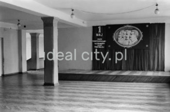 Wnętrze szkoły na Osiedlu Willowym. Lata 50. XXw.


fot. Wiktor Pental/idealcity.pl

