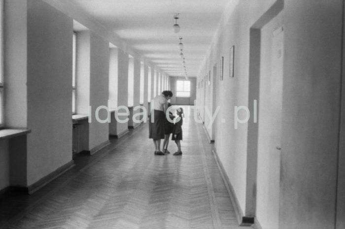 Interior of the Primary School, Willowe Estate. 1950s.

Wnętrze szkoły na Osiedlu Willowym. Lata 50. XXw.


Photo by Wiktor Pental/idealcity.pl

