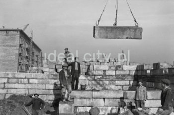 Budowa Osiedla Uroczego (wcześniej osiedle C-33), ok. 1957r.

fot. Henryk Makarewicz/idealcity.pl


Dofinansowano z Regionalnego Programu Operacyjnego Województwa Małopolskiego na lata 2014-2020

Dofinansowano ze środków Ministra Kultury i Dziedzictwa Narodowego