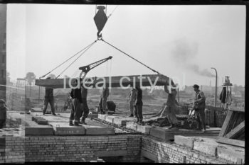 Construction of the Urocze Estate (previously the C-33 Estate). Ca. 1957.

Budowa Osiedla Uroczego (wczesniej osiedle C-33), ok. 1957 r.

Photo by Henryk Makarewicz/idealcity.pl


