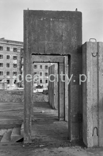 Budowa Osiedla Hutniczego, lata 50. XXw.

fot. Wiktor Pental/idealcity.pl

