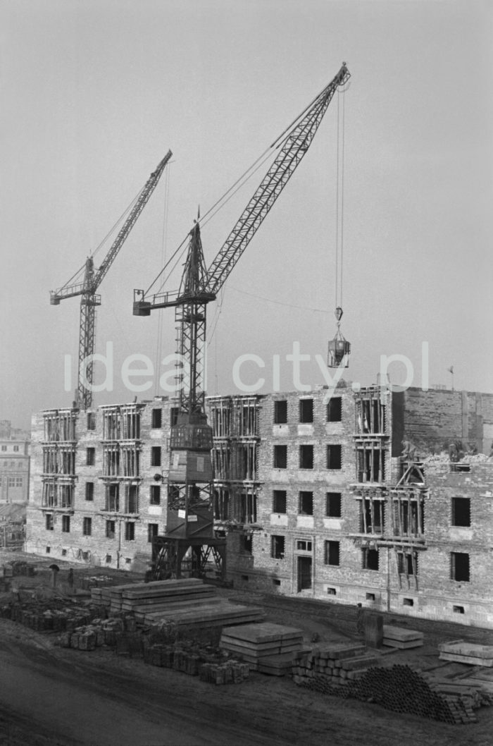 Construction of the Zgody Estate. 1950s.

Budowa Osiedla Zgody, lata 50. XX w.

Photo by Wiktor Pental/idealcity.pl

