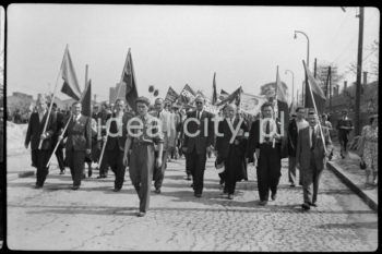 Defilada 1 majowa Zjednoczenia Budownictwa Miejskiego zmierza z Nowej Huty w stronę Krakowa.

fot. Wiktor Pental/idealcity.pl


