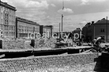 Ulica Władysława Orkana. Początki budowy Osiedla Hutniczego. Po lewej Osiedle Stalowe, po prawej Osiedle Willowe. Pierwsza połowa lat 50. XXw.

fot. Wiktor Pental/idealcity.pl

