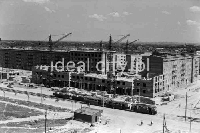 Construction of the Hutnicze Estate. 1950s.

Budowa Osiedla Hutniczego, połowa lat 50. XX w.

Photo by Wiktor Pental/idealcity.pl

