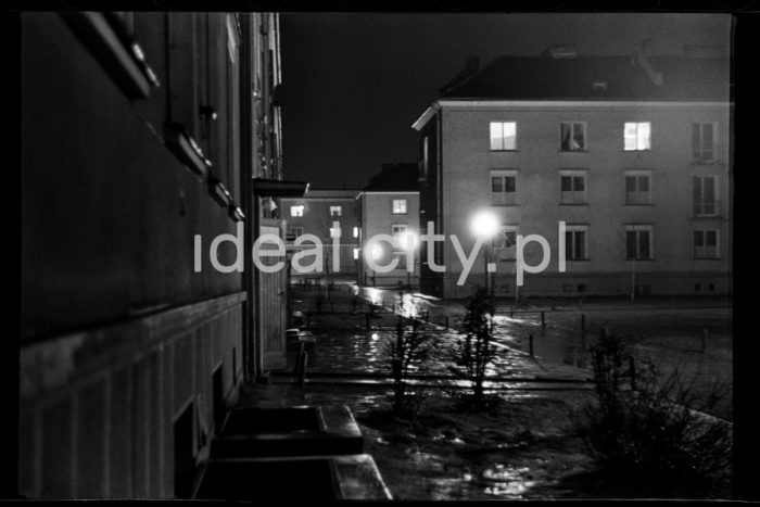 Night lights in Nowa Huta. Wandy Estate. Early 1960s. 

Nocna iluminacja Nowej Huty. Osiedle Wandy. Początek lat 60. XX w.

Photo by Wiktor Pental/idealcity.pl

