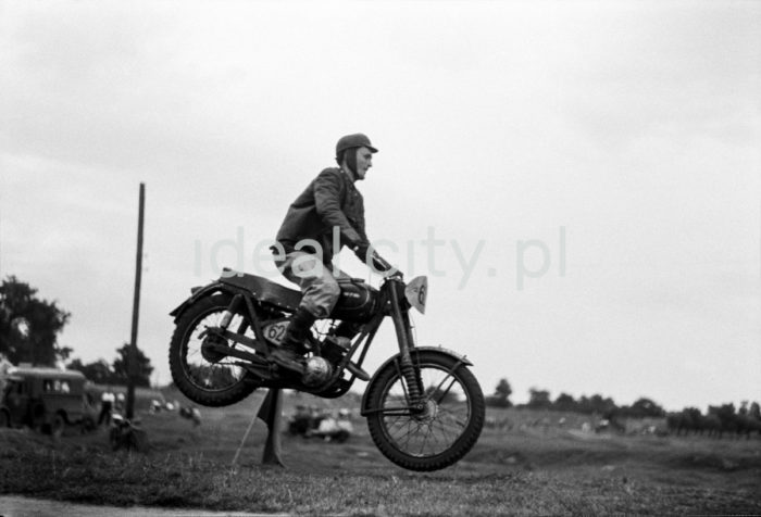  A motorbike race in Nowa Huta Meadows. 1950s.

Zawody motocyklowe na Łąkach Nowohuckich. Lata 50. XXw.

Photo by Wiktor Pental/idealcity.pl


