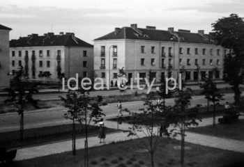 Widok na Osiedle na Skarpie z okna domu na Osiedlu Wandy. Lata 50. XXw.

fot. Wiktor Pental/idealcity.pl

