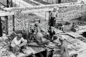 Budowa Osiedla Hutniczego, ok. 1954r.

fot. Wiktor Pental/idealcity.pl


