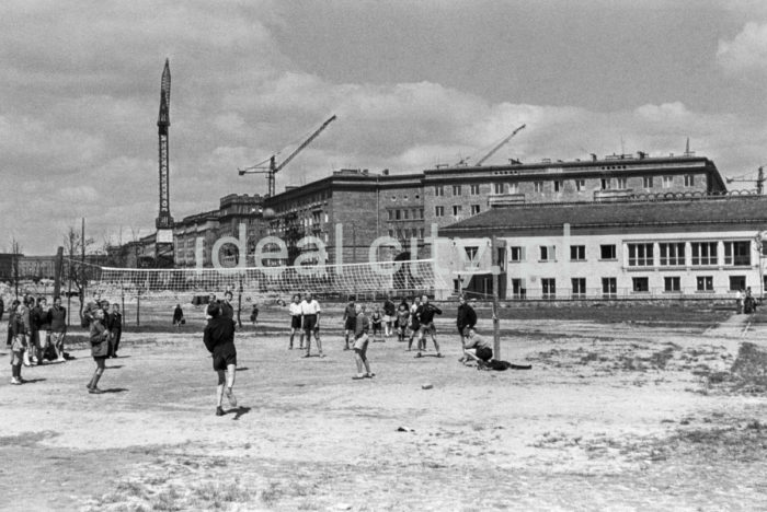 A sports field by the first cinema in Nowa Huta – Stal, A-1 Północ (Willowe) Estate. The cinema was opened on 26th February 1951. It was also the seat of the Nowa Huta Amateur Film Club. In the background: construction of the A-11 (Stalowe) and B-1 (Szkolne) Estates. On the right: Nursery no. 5. 1950s.

Boisko sportowe przy budynku pierwszego, stacjonarnego kina w Nowej Hucie „Stal”, na osiedlu A-1 Północ (Willowe). Kino działało od 26 lutego 1951 roku. Tutaj miał swoją siedzibę Amatorski Klub Filmowy Nowa Huta. W tle budowa osiedla A-11 (Stalowego) a dalej B-1 (Szkolnego). Po prawej fragment budynku Żłobka nr. 5., lata 50.

Photo by Wiktor Pental/idealcity.pl



