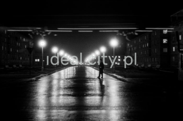 Night lights in Nowa Huta. Early 1960s.

Nocna iluminacja Nowej Huty. Początek lat 60. XX w. 

Photo by Wiktor Pental/idealcity.pl

