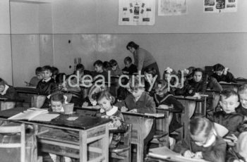 Wnętrze sali lekcyjnej w jednej z nowohuckich szkół podstawowych.

fot. Wiktor Pental/idealcity.pl

