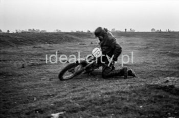 A motorbike race in Nowa Huta Meadows. 1950s.

Zawody motocyklowe na Łąkach Nowohuckich. Lata 50. XXw.

Photo by Wiktor Pental/idealcity.pl

