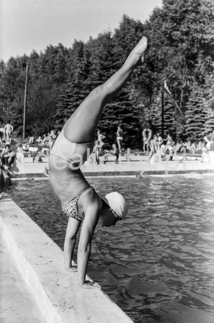 Swimming pool by the tobacco factory in Czyżyny. 1950s.

Basen przy wytwórni papierosów w Czyżynach. Lata 50. XX w.

Photo by Wiktor Pental/idealcity.pl

