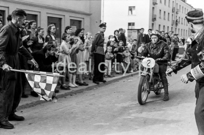 Polish Female Motorcycle Race, 1956. Na Skarpie Estate.

Ogólnopolski Motocyklowy Rajd Kobiet, 1956r. Osiedle Na Skarpie.

Photo by Wiktor Pental/idealcity.pl



