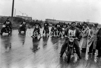 A motorcycle race, Spółdzielcze Estate. 1950s.

Rajd motocyklowy, teren Osiedla Spółdzielczego. Lata 50. XX w.

Photo by Wiktor Pental/idealcity.pl


