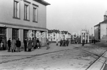 View towards Plac Pocztowy on the Willowe Estate. 1950s.

Widok w kierunku Placu Pocztowego na Osiedlu Willowym. Lata 50. XX w.

Photo by Henryk Makarewicz/idealcity.pl


