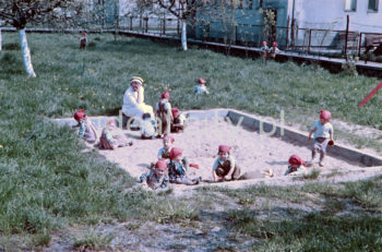 The first kindergarten in Nowa Huta on the A-1 Południe (Wandy) Estate, view from the terrace and the estate. It was designed by architects Janusz and Marta Ingarden in 1950, and opened in 1951.

Pierwsze przedszkole w Nowej Hucie na osiedlu A-1 Południe (Wandy), widok od strony tarasu i osiedla. Zaprojektowane zostało przez architektów Janusza i Martę Ingardenów w 1950 roku. Otwarte w 1951 roku.

Photo by Wiktor Pental/idealcity.pl

