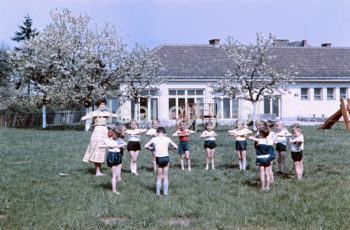 The first kindergarten in Nowa Huta on the A-1 Południe (Wandy) Estate, view from the terrace and the estate. It was designed by architects Janusz and Marta Ingarden in 1950, and opened in 1951.

Pierwsze przedszkole w Nowej Hucie na osiedlu A-1 Południe (Wandy), widok od strony tarasu i osiedla. Zaprojektowane zostało przez architektów Janusza i Martę Ingardenów w 1950 roku. Otwarte w 1951 roku.

Photo by Wiktor Pental/idealcity.pl

