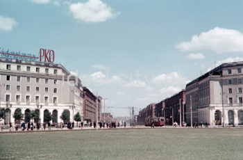 Plac Centralny w Nowej Hucie, lata 50. XXw. Fotografia barwna.

fot. Wiktor Pental/idealcity.pl

