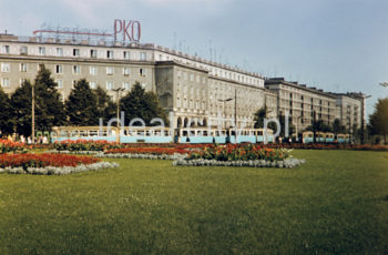 Plac Centralny w Nowej Hucie, lata 50. XXw. Fotografia barwna.

fot. Wiktor Pental/idealcity.pl

