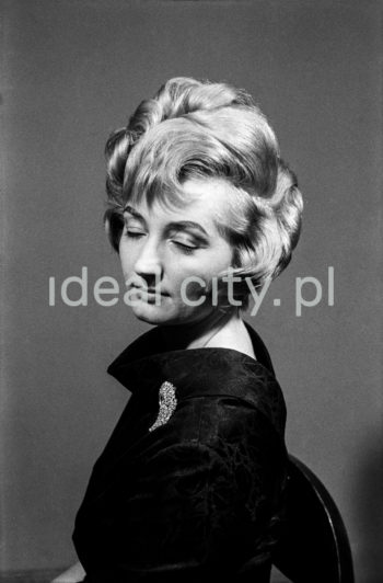 Uczestniczka festiwalu mody, Hala Wisły, 1966r. Kraków

fot. Henryk Makarewicz/idealcity.pl

