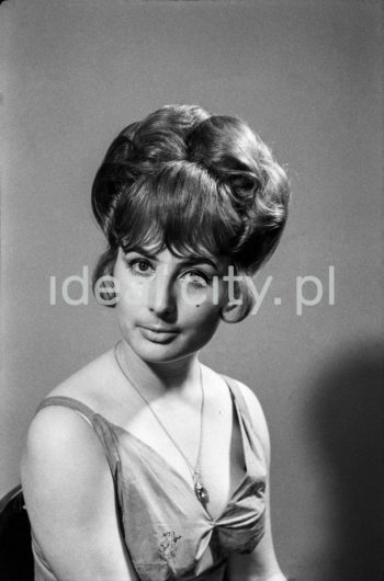 Uczestniczka festiwalu mody, Hala Wisły, 1966r. Kraków

fot. Henryk Makarewicz/idealcity.pl

