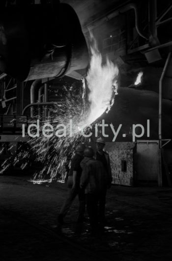 Stalownia konwertorowa w kombinacie im. W. I. Lenina w Nowej Hucie, 1966r.

fot. Henryk Makarewicz/idealcity.pl


