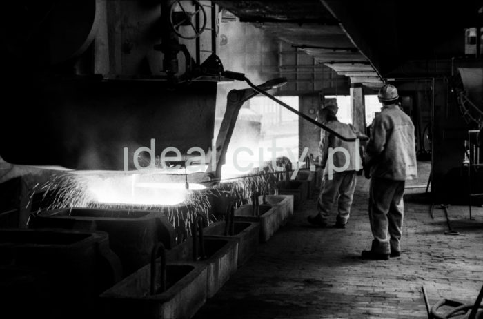 Converting steelworks at the Lenin Combine, Nowa Huta. 1966.

Stalownia konwertorowa w kombinacie im. W. I. Lenina w Nowej Hucie, 1966 r.

Photo by Henryk Makarewicz/idealcity.pl


