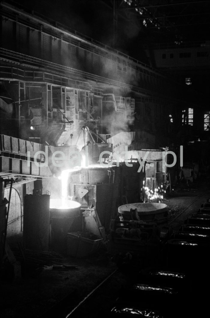 Converting steelworks at the Lenin Combine, Nowa Huta. 1966.

Stalownia konwertorowa w kombinacie im. W. I. Lenina w Nowej Hucie, 1966 r.

Photo by Henryk Makarewicz/idealcity.pl


