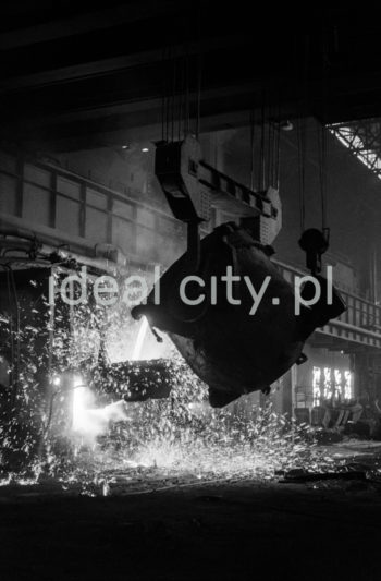 Stalownia konwertorowa w kombinacie im. W. I. Lenina w Nowej Hucie, 1966r.

fot. Henryk Makarewicz/idealcity.pl


