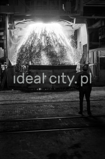 Stalownia konwertorowa w kombinacie im. W. I. Lenina w Nowej Hucie, 1966r.

fot. Henryk Makarewicz/idealcity.pl


