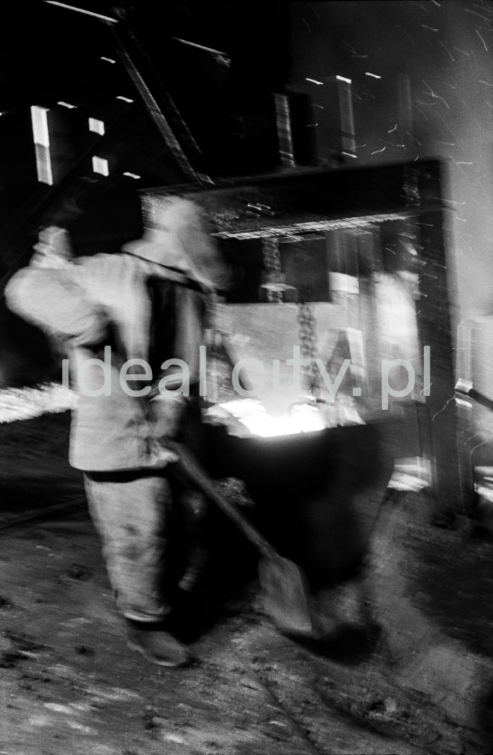 Converting steelworks at the Lenin Combine, Nowa Huta. 1966.

Stalownia konwertorowa w kombinacie im. W. I. Lenina w Nowej Hucie, 1966 r.

Photo by Henryk Makarewicz/idealcity.pl


