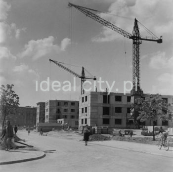 Construction of the Hutnicze Estate. First half of the 1950s

Budowa Osiedla Hutniczego, pierwsza połowa lat 50. XX w.

Photo by Wiktor Pental/idealcity.pl
