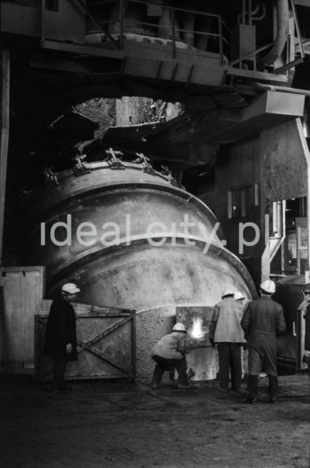 Stalownia konwertorowa w kombinacie im. W. I. Lenina w Nowej Hucie, 1966r.

fot. Henryk Makarewicz/idealcity.pl


