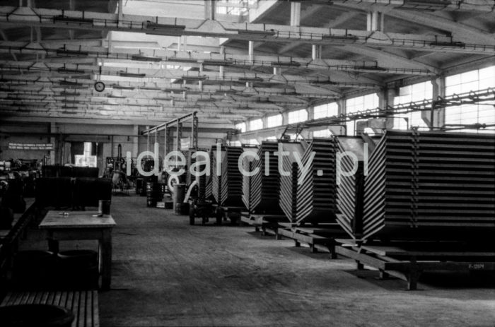 Inside a production hall of the Stomil-Dębica Rubber Tyre Manufacturing. 1960s.

Zakłady Przemysłu Gumowego „Stomil-Dębica”, wnętrze hali produkcyjnej, lata 60. XX w.

Photo by Henryk Makarewicz/idealcity.pl


