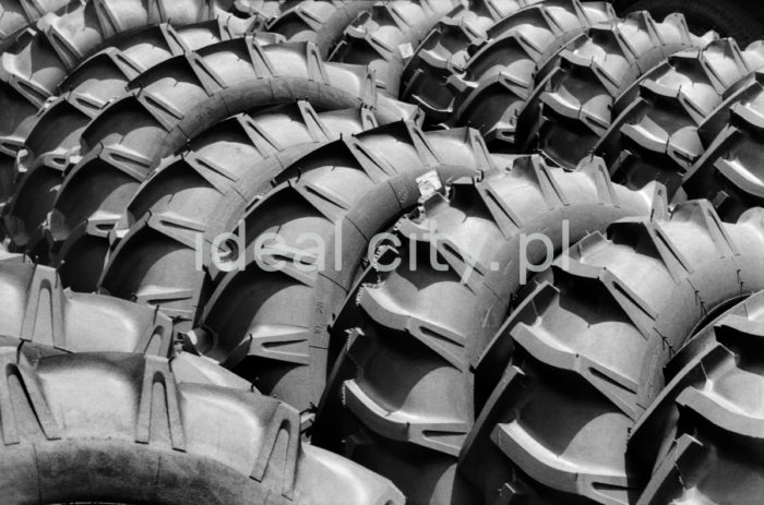 Inside a production hall of the Stomil-Dębica Rubber Tyre Manufacturing. 1960s.

Zakłady Przemysłu Gumowego „Stomil-Dębica”, wnętrze hali produkcyjnej, lata 60. XX w.

Photo by Henryk Makarewicz/idealcity.pl


