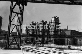 Zakłady Azotowe im. Feliksa Dzierżyńskiego w Tarnowie-Mościcach, zbiorniki z chemikaliami, lata 60. XXw.

fot. Henryk Makarewicz/idealcity.pl
